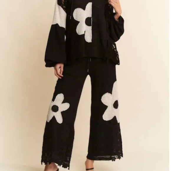 NEW Davi & Dani Waffle Knit Wide Leg Pants with Flower Patch & Lace Size L,M & S - Picture 2 of 15